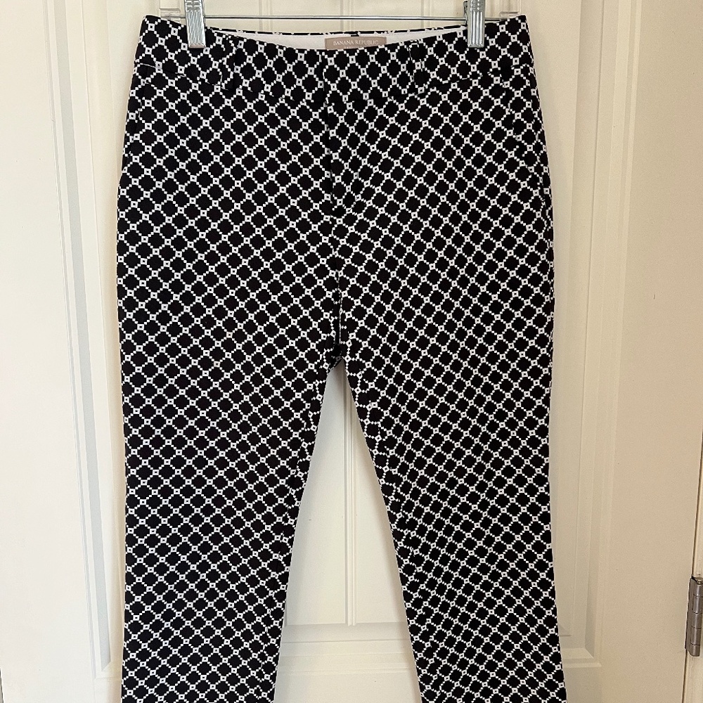 Banana Republic Hampton Fit Dark Navy and White Pattern Cropped Pants- Size 2